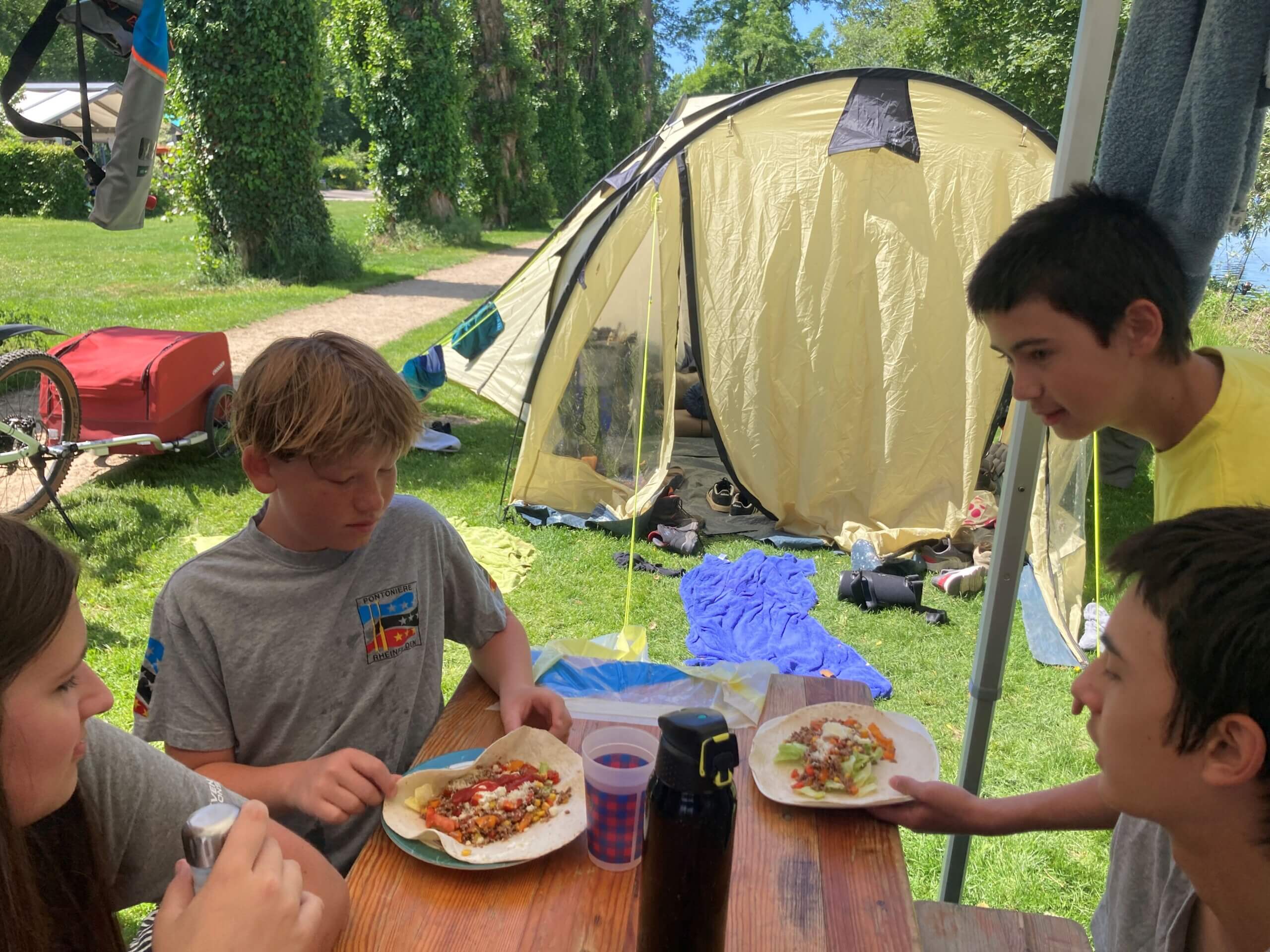 Mittagessen auf dem Campingplatz. Foto: Evelyne König
