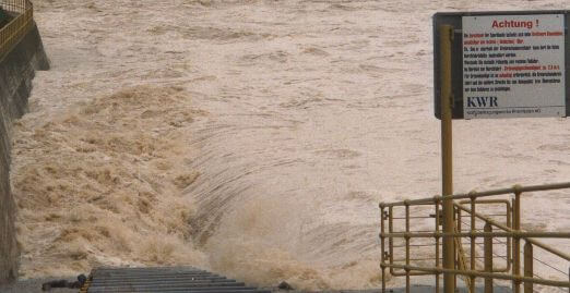 Hochwasser Boot Auswassernstelle