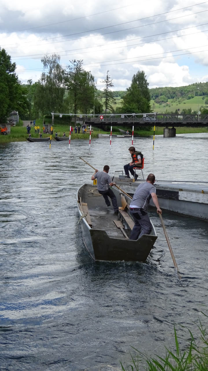 Abfahrt unterhalb einer Stange